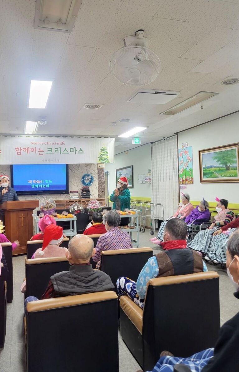 성탄절 행사 모습입니다.