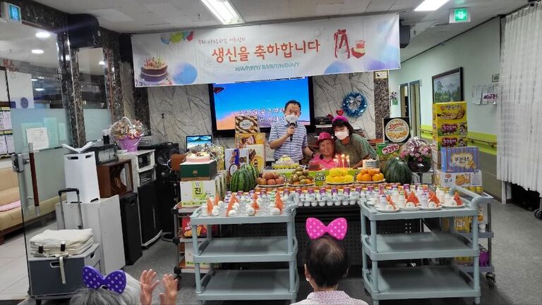 생신잔치 모습입니다.