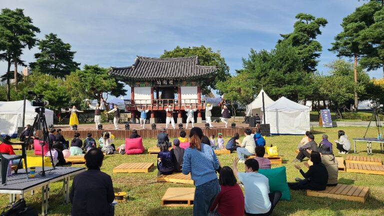 지역사회행사(김홍도 축제) 참여 사진입니다.