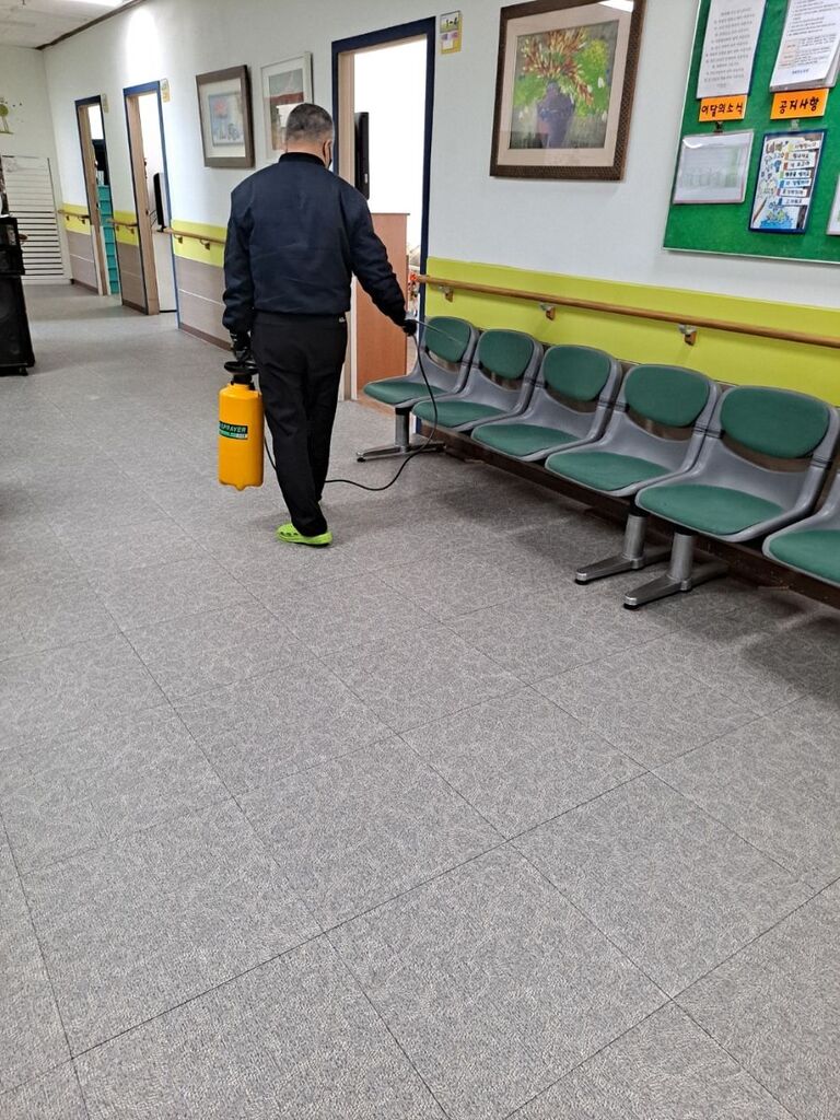 행복한요양원 일상소독 및 전문소독업체 방문 사진입니다.