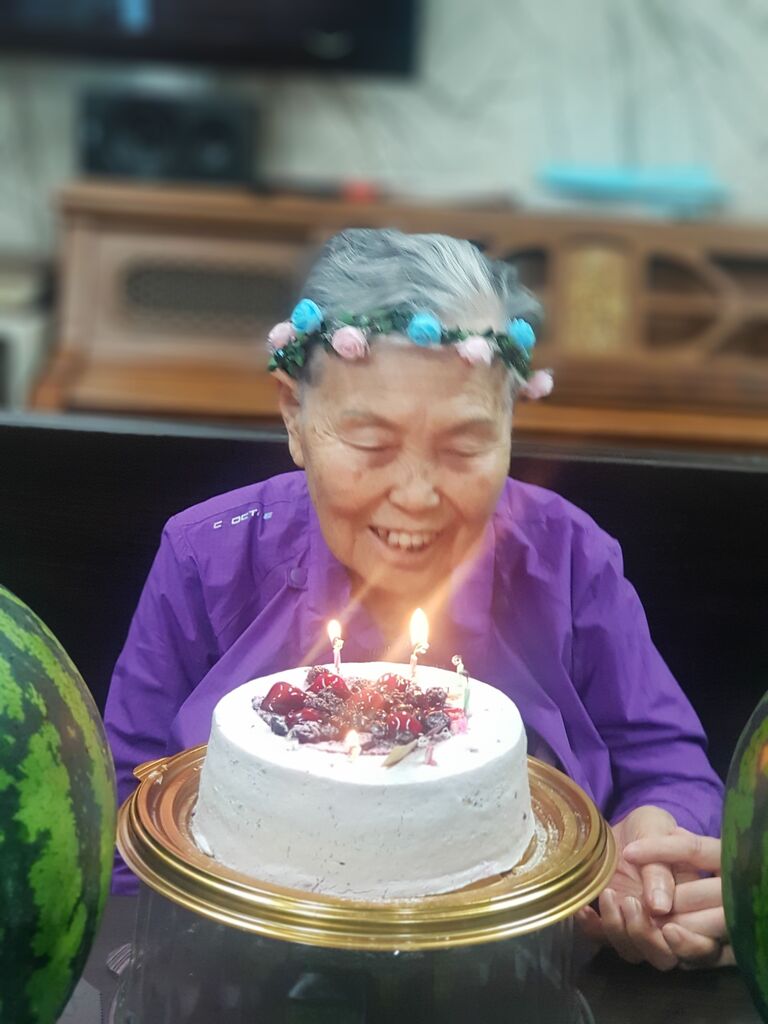 어르신 생신잔치입니다.